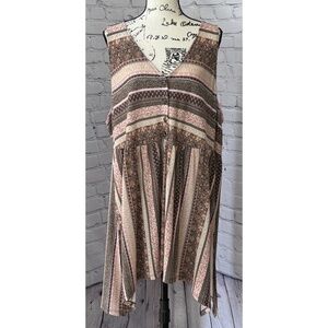 Torrid Women’s Jaco Stripe Sharkbite Tank Top (Size 4)